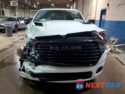Piąte zdjęcie samochodu w środku: 2025 RAM 1500 LARAMIE VIN:1C6SRFJP9SN726899 - miniatura