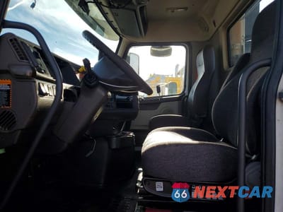 Zdjęcie 6 z 10 samochodu: 2017 VOLVO VN VNL VIN:4V4N39TG9HN987968 - miniatura