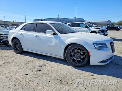 Czwarte zdjęcie samochodu z boku: 2019 CHRYSLER 300 S VIN:2C3CCABG3KH708086 - miniatura