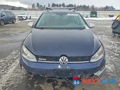 Piąte zdjęcie samochodu w środku: 2017 VOLKSWAGEN GOLF ALLTRACK S VIN:3VWH17AU8HM519393 - miniatura