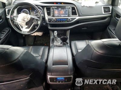 Zdjęcie 8 z 14 samochodu: 2017 TOYOTA HIGHLANDER SE VIN:5TDJZRFH9HS376202 - miniatura