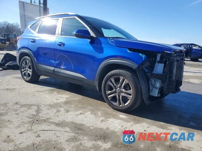 Czwarte zdjęcie samochodu z boku: 2021 KIA SELTOS S VIN:KNDEU2AA7M7108660 - miniatura