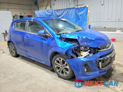 Czwarte zdjęcie samochodu z boku: 2019 CHEVROLET SONIC LT VIN:1G1JD6SB7K4139850 - miniatura
