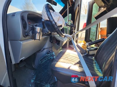 Zdjęcie 8 z 10 samochodu: 2004 FORD E350 BUS VIN:1FDWE35S14HB18116 - miniatura