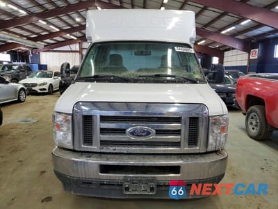 Piąte zdjęcie samochodu w środku: 2021 FORD ECONOLINE E350 SUPER DUTY CUTAWAY VAN VIN:1FDWE3FK2MDC41834 - miniatura