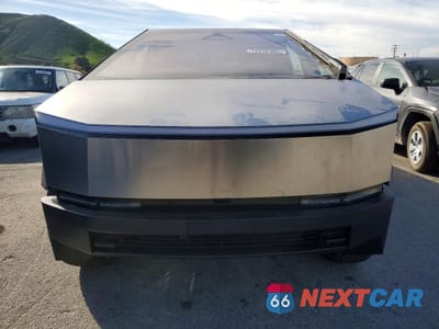 Piąte zdjęcie samochodu w środku: 2024 TESLA CYBERTRUCK VIN:7G2CEHED7RA033076 - miniatura