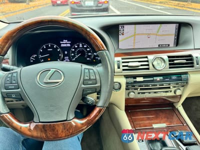 Zdjęcie 12 z 14 samochodu: 2017 LEXUS LS 460 VIN:JTHBL5EF2H5143975 - miniatura