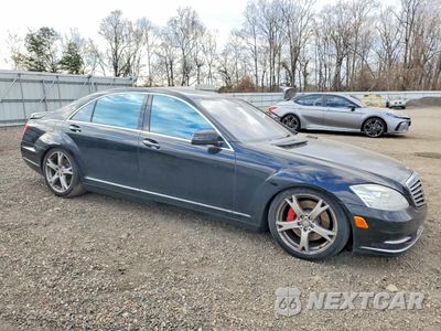 Czwarte zdjęcie samochodu z boku: 2013 MERCEDES-BENZ S 550 VIN:WDDNG7DB6DA515578 - miniatura