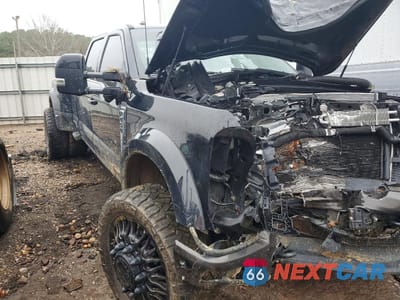 Czwarte zdjęcie samochodu z boku: 2025 FORD SUPER DUTY F-450 W/D VIN:1FT8W4DM3SEC34094 - miniatura