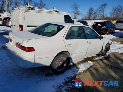 Trzecie zdjęcie samochodu z tyłu: 1998 TOYOTA CAMRY VIN:4T1BG28K8WU376965 - miniatura