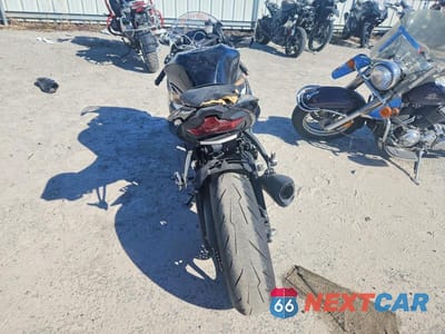 Czwarte zdjęcie samochodu z boku: 2026 KAWASAKI ZX636 K VIN:JKBZXJJ11TA039930 - miniatura