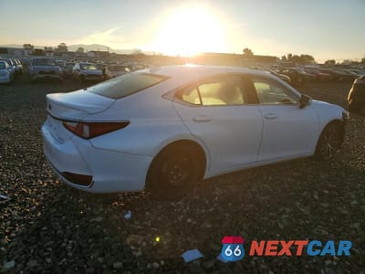 Trzecie zdjęcie samochodu z tyłu: 2024 LEXUS ES 300H BASE VIN:58ADA1C17RU050767 - miniatura