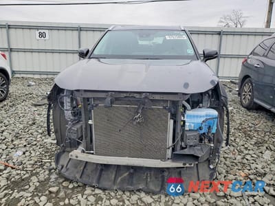 Piąte zdjęcie samochodu w środku: 2022 TOYOTA HIGHLANDER XLE VIN:5TDHZRBH5NS577241 - miniatura