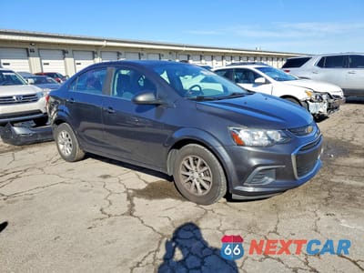 Czwarte zdjęcie samochodu z boku: 2017 CHEVROLET SONIC LT VIN:1G1JD5SH6H4145727 - miniatura