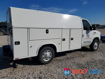 Trzecie zdjęcie samochodu z tyłu: 2018 FORD E350 UTILITY / SERVICE VAN VIN:1FDWE3F67JDC35476 - miniatura