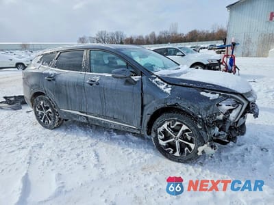 Czwarte zdjęcie samochodu z boku: 2023 KIA SPORTAGE EX VIN:KNDPVCAG7P7100370 - miniatura