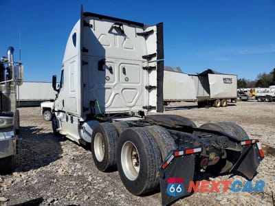 Trzecie zdjęcie samochodu z tyłu: 2018 FREIGHTLINER CASCADIA 126 SEMI TRUCK VIN:3AKJHHDR8JSJJ1333 - miniatura