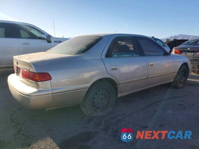 Trzecie zdjęcie samochodu z tyłu: 2000 TOYOTA CAMRY VIN:4T1BG22K9YU637368 - miniatura