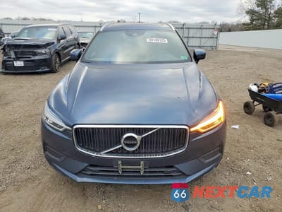 Piąte zdjęcie samochodu w środku: 2021 VOLVO XC60 T5 MOMENTUM VIN:YV4102RK1M1695171 - miniatura