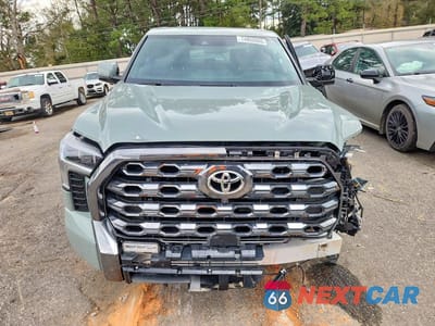 Piąte zdjęcie samochodu w środku: 2025 TOYOTA TUNDRA CREWMAX PLATINUM VIN:5TFNC5DB5SX102328 - miniatura