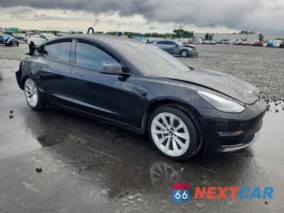 Czwarte zdjęcie samochodu z boku: 2022 TESLA MODEL 3 VIN:5YJ3E1EB2NF169993 - miniatura