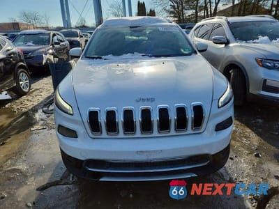 Piąte zdjęcie samochodu w środku: 2015 JEEP CHEROKEE LATITUDE VIN:1C4PJMCB0FW636083 - miniatura