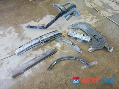 Zdjęcie 13 z 13 samochodu: 2024 GMC HUMMER SUV 3X EXTREME OFF ROAD VIN:1GKB0SDC8RU109163 - miniatura