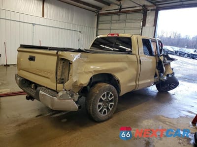 Trzecie zdjęcie samochodu z tyłu: 2017 TOYOTA TUNDRA DOUBLE CAB SR VIN:5TFUY5F19HX604589 - miniatura