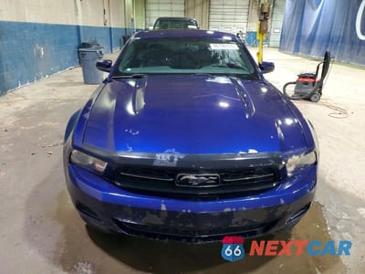 Piąte zdjęcie samochodu w środku: 2012 FORD MUSTANG VIN:1ZVBP8AM7C5232961 - miniatura