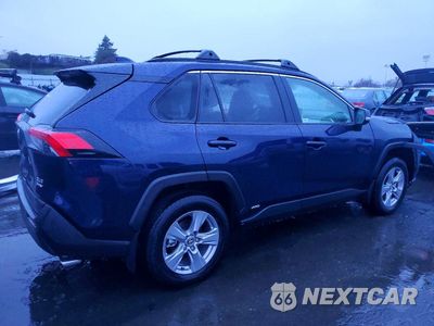 Trzecie zdjęcie samochodu z tyłu: 2025 TOYOTA RAV4 XLE VIN:JTMRWRFV8SJ082585 - miniatura