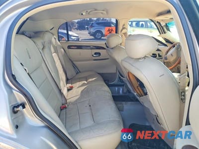 Zdjęcie 10 z 12 samochodu: 2002 LINCOLN TOWN CAR EXECUTIVE VIN:1LNHM81W12Y640114 - miniatura