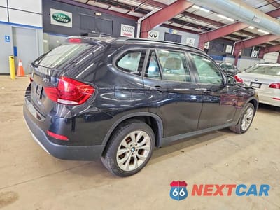 Trzecie zdjęcie samochodu z tyłu: 2014 BMW X1 XDRIVE28I VIN:WBAVL1C54EVY20583 - miniatura