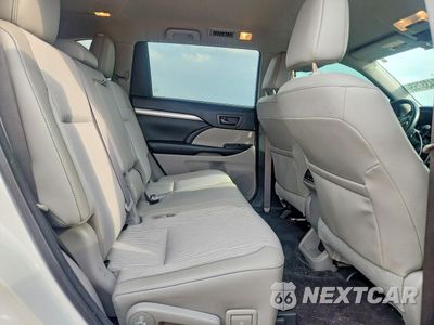 Zdjęcie 11 z 14 samochodu: 2017 TOYOTA HIGHLANDER LE VIN:5TDZZRFH5HS211346 - miniatura