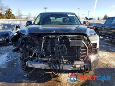 Piąte zdjęcie samochodu w środku: 2024 TOYOTA TUNDRA CREWMAX SR VIN:5TFLA5DB1RX151856 - miniatura