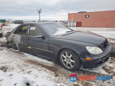 Czwarte zdjęcie samochodu z boku: 2004 MERCEDES-BENZ S 430 4MATIC VIN:WDBNG83JX4A407309 - miniatura