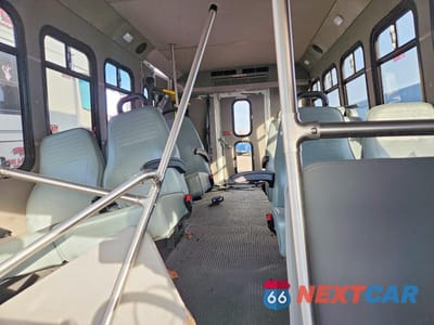 Zdjęcie 6 z 10 samochodu: 2023 FORD E350 SHUTTLE BUS VIN:1FDEE3FN1PDD32216 - miniatura