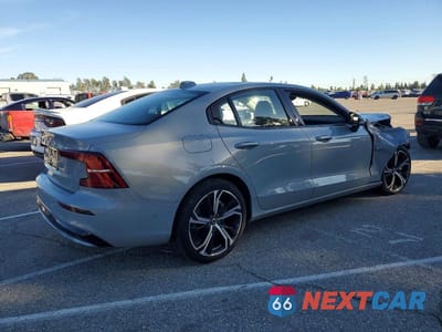 Trzecie zdjęcie samochodu z tyłu: 2025 VOLVO S60 PLUS VIN:7JRL12FC4SG369317 - miniatura