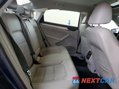 Zdjęcie 10 z 12 samochodu: 2019 VOLKSWAGEN PASSAT WOLFSBURG VIN:1VWLA7A38KC014254 - miniatura