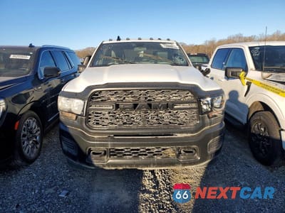 Piąte zdjęcie samochodu w środku: 2024 RAM 3500 TRADESMAN 4X4 8' BOX VIN:3C63R3GJ4RG242521 - miniatura