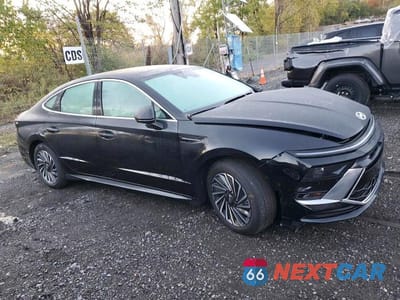 Czwarte zdjęcie samochodu z boku: 2025 HYUNDAI SONATA HYBRID VIN:KMHL54JJ2SA128326 - miniatura