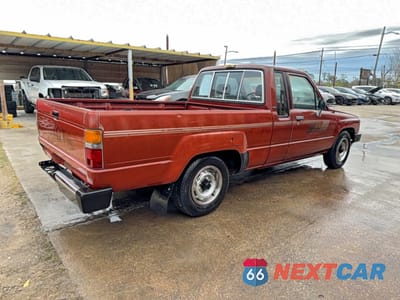 Czwarte zdjęcie samochodu z boku: 1985 TOYOTA PICKUP XTRACAB RN56 DLX VIN:JT4RN56D9F5042940 - miniatura