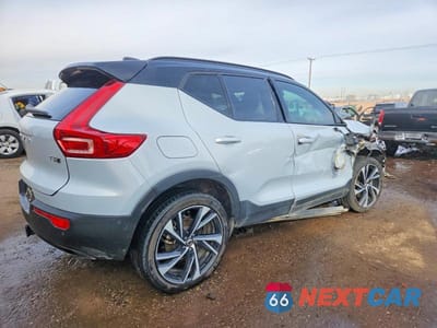 Trzecie zdjęcie samochodu z tyłu: 2021 VOLVO XC40 T5 R-DESIGN VIN:YV4162UM2M2460389 - miniatura