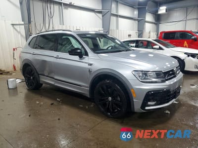 Czwarte zdjęcie samochodu z boku: 2020 VOLKSWAGEN TIGUAN SE VIN:3VV2B7AX8LM106531 - miniatura