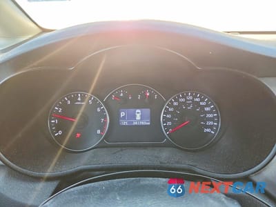 Zdjęcie 9 z 11 samochodu: 2014 KIA RONDO VIN:KNAHT8A32E7047799 - miniatura