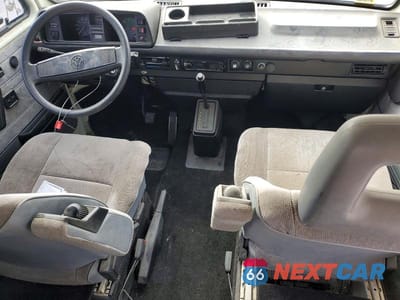Zdjęcie 8 z 12 samochodu: 1990 VOLKSWAGEN VANAGON BUS VIN:WV2YB0256LH083575 - miniatura