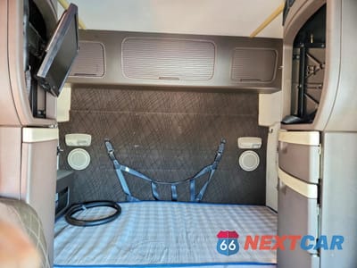 Zdjęcie 6 z 10 samochodu: 2015 VOLVO VN VNL VIN:4V4NC9EH5FN156681 - miniatura