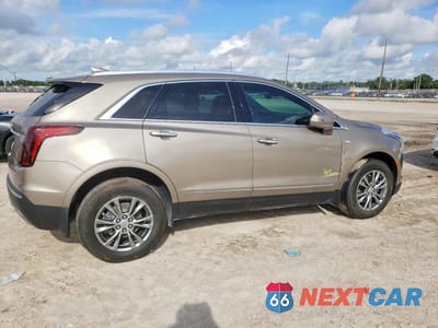 Trzecie zdjęcie samochodu z tyłu: 2022 CADILLAC XT5 PREMIUM LUXURY VIN:1GYKNCRS1NZ126722 - miniatura