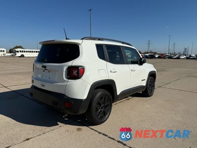 Czwarte zdjęcie samochodu z boku: 2020 JEEP RENEGADE SPORT VIN:ZACNJBAB4LPL50466 - miniatura