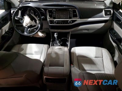 Zdjęcie 8 z 12 samochodu: 2018 TOYOTA HIGHLANDER LE VIN:5TDBZRFH6JS865697 - miniatura