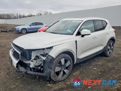 2022 VOLVO XC40 T5 MOMENTUM YV4162UKXN2697566 - główne zdjęcie licytacji z USA - miniatura